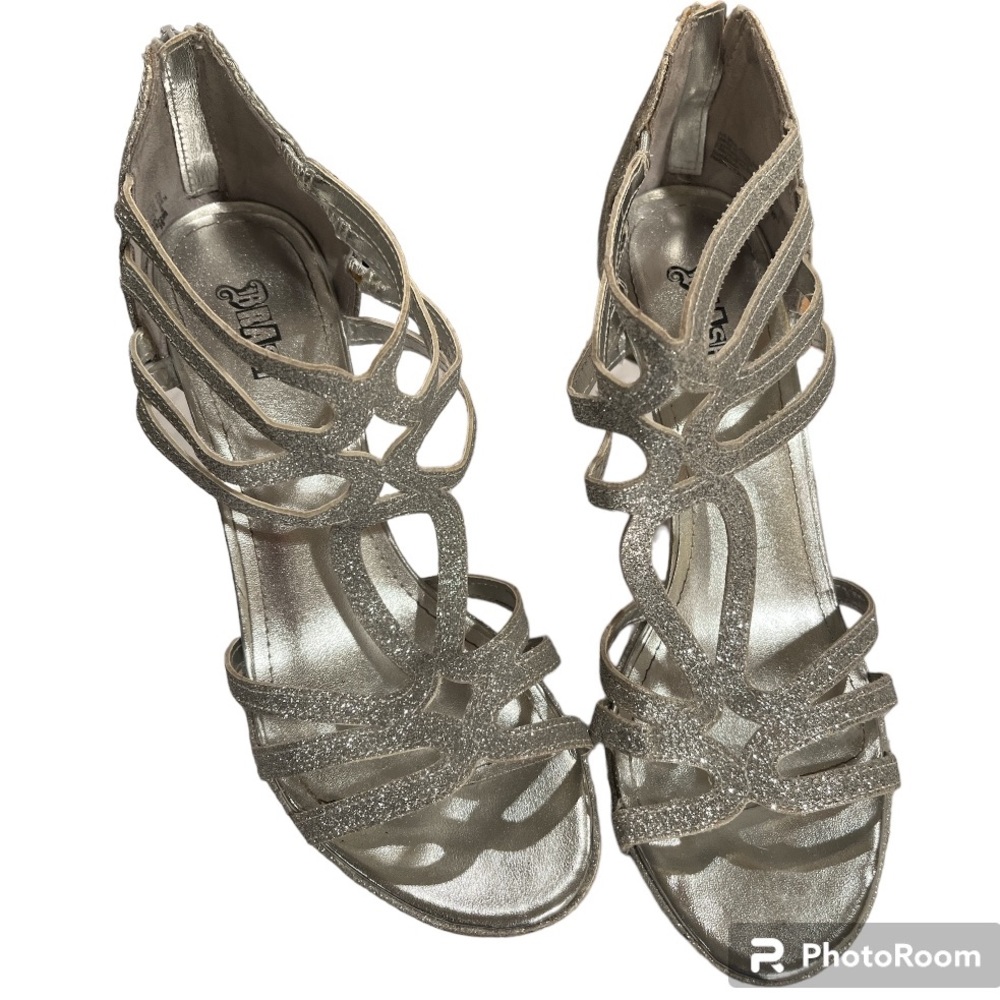 Brash silver sparkly sandals. Size 9 1/2
